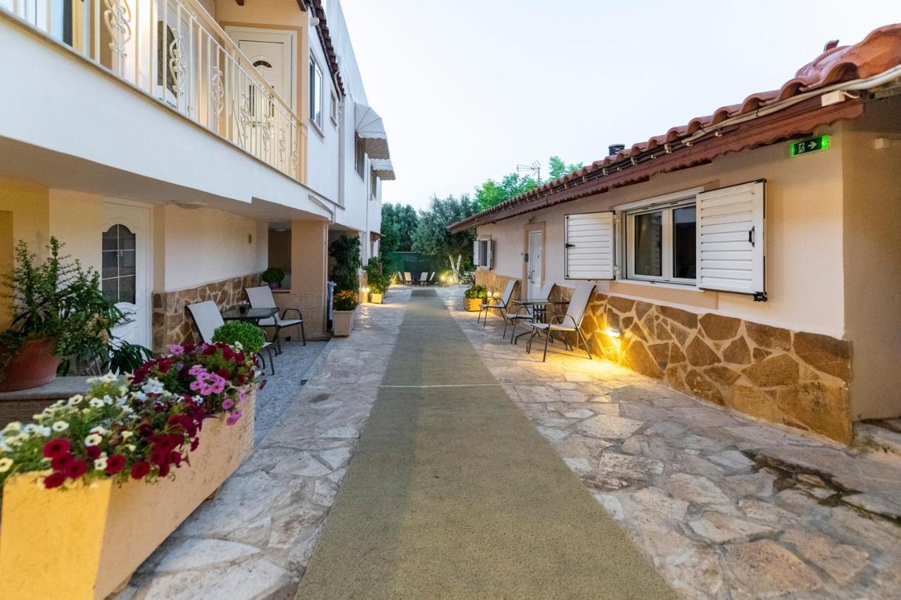 Tina Aparthotel
